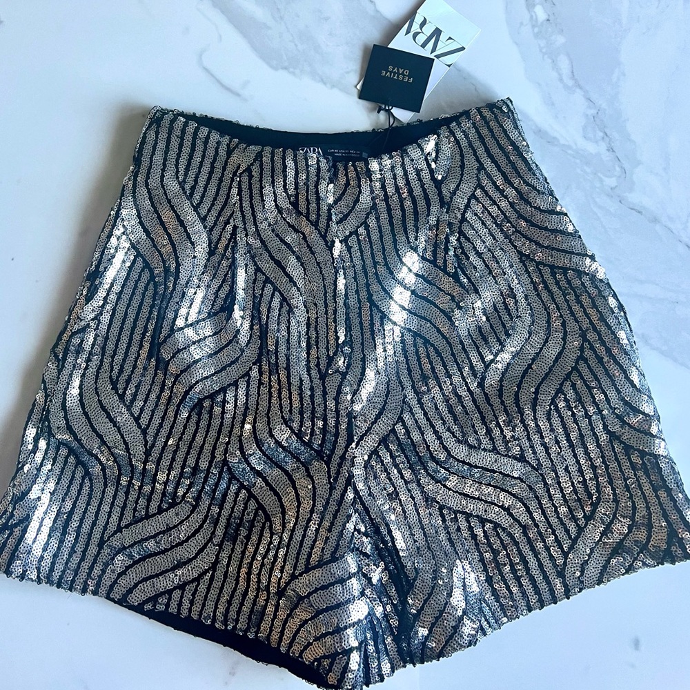 NWT - Zara Women Shorts - Super Stylish!